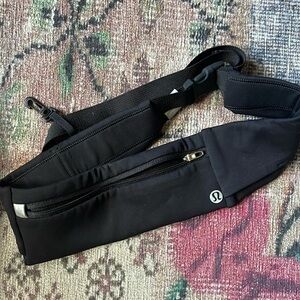 Lulu Lemon Tight Fannypack